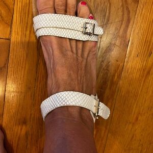 Vionic White Textured Sandals